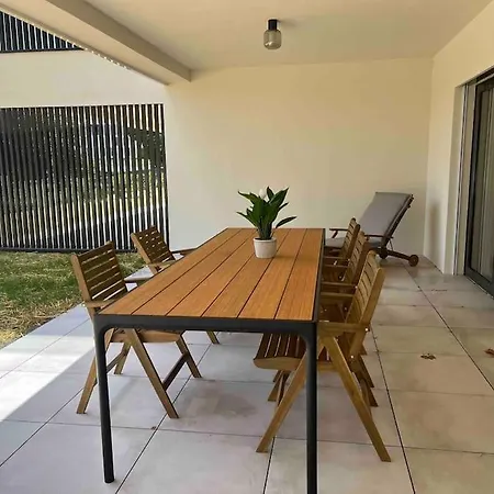 Luxury Lakeside Geneva Lausanne Rolle