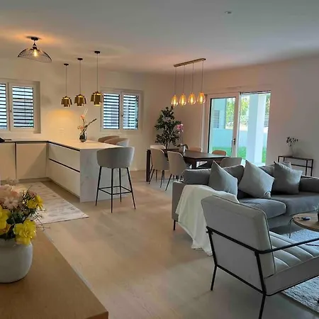Luxury Lakeside Geneva Lausanne Rolle